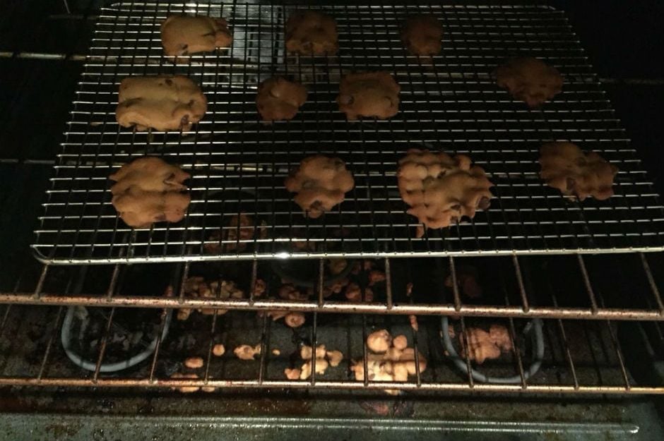 https://www.reddit.com/r/funny/comments/3ztke5/my_hubby_tried_to_bake_cookies_tonight_on_a/ | reddit