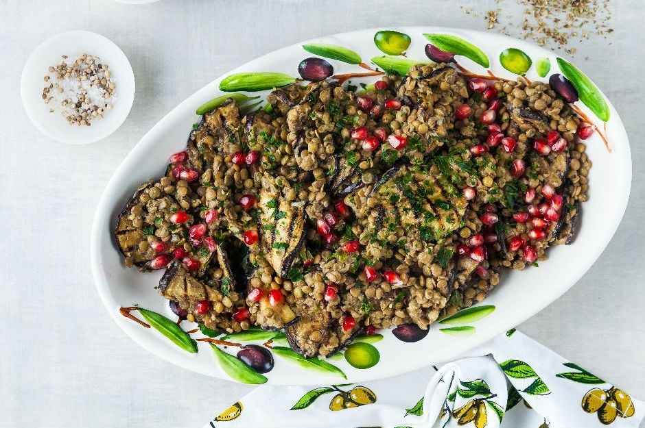 https://yemek.com/tarif/patlicanli-yesil-mercimek-salatasi/ | Patlıcanlı Yeşil Mercimek Salatası Tarifi 