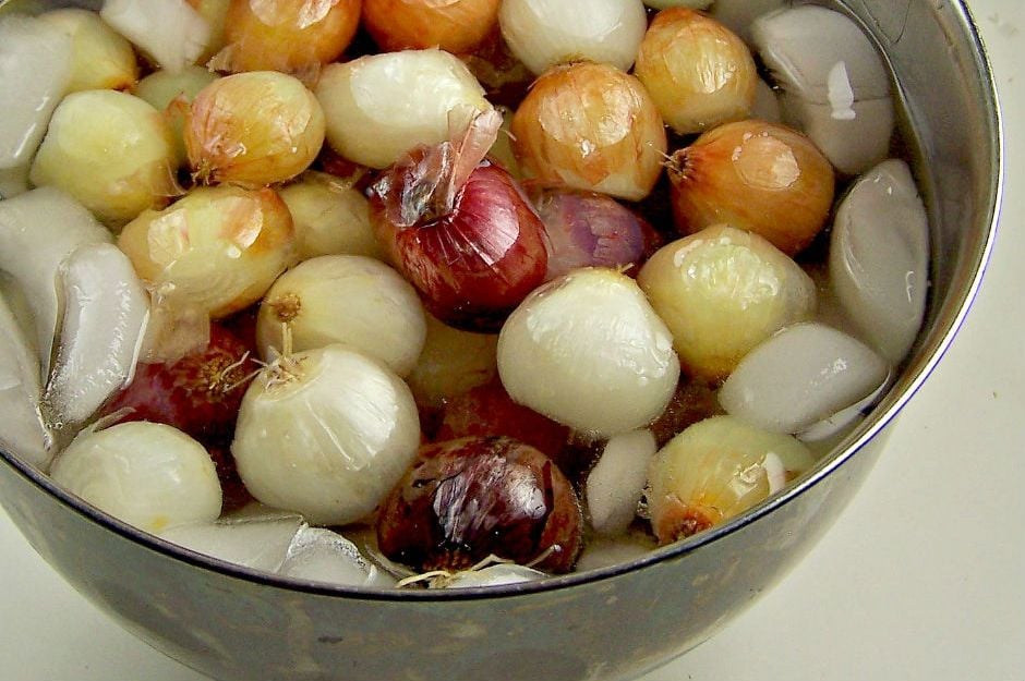 http://pattietierney.blogspot.com/2015/12/how-to-peel-pearl-onions.html |pattietierney.blogspot.com