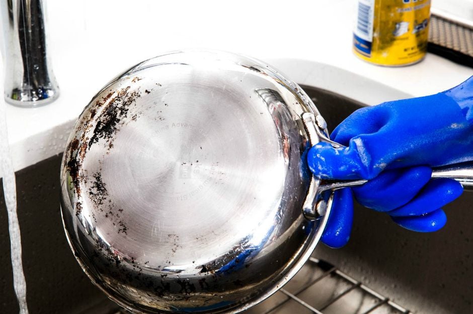 https://www.seriouseats.com/2018/05/how-to-clean-stainless-steel-pots-and-pans.html | seriouseats