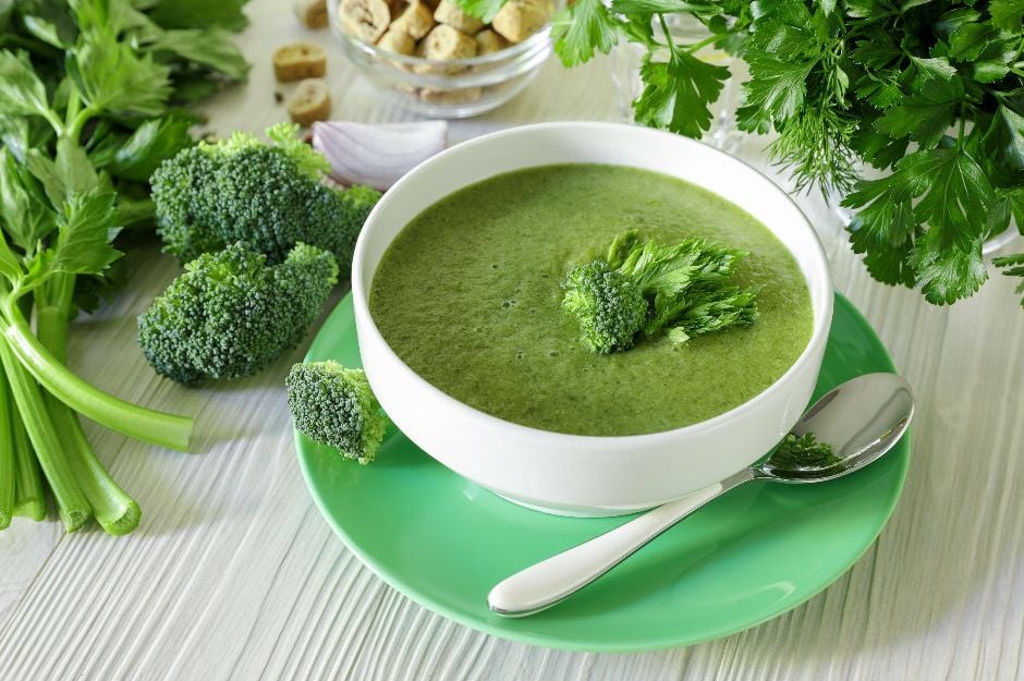 https://yemek.com/tarif/sutsuz-brokoli-corbasi/ | Sütsüz Brokoli Çorbası Tarifi 