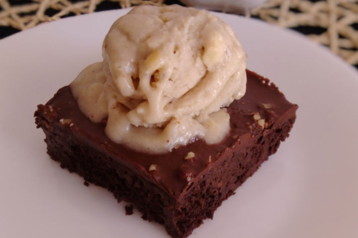 https://yemek.com/tarif/dondurmali-cikolata-ruyasi/ | Dondurmalı Çikolata Rüyası Tarifi
