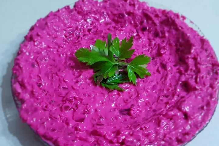 https://yemek.com/tarif/kirmizi-pancar-salatasi/ | Kırmızı Pancar Salatası Tarifi
