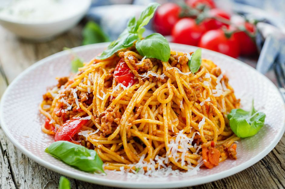 https://yemek.com/tarif/bolonez-soslu-spagetti/ | Bolonez Soslu Spagetti Tarifi