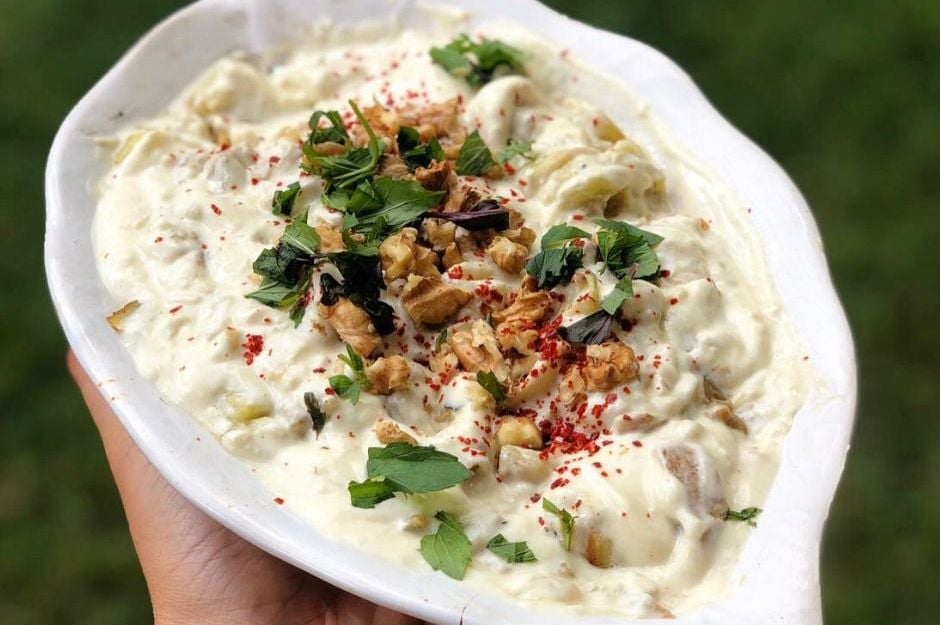 https://yemek.com/tarif/tahinli-yogurtlu-patlican/ | Tahinli Yoğurtlu Patlıcan Tarifi
