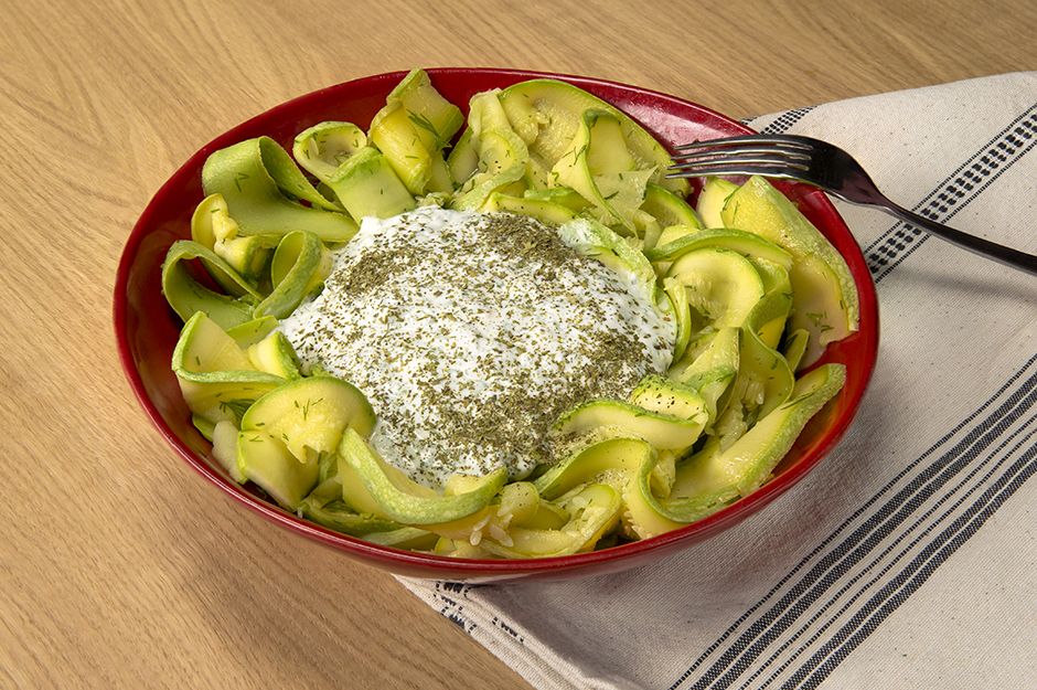 https://yemek.com/tarif/yogurtlu-kabak-salatasi/ | Yoğurtlu Kabak Salatası Tarifi