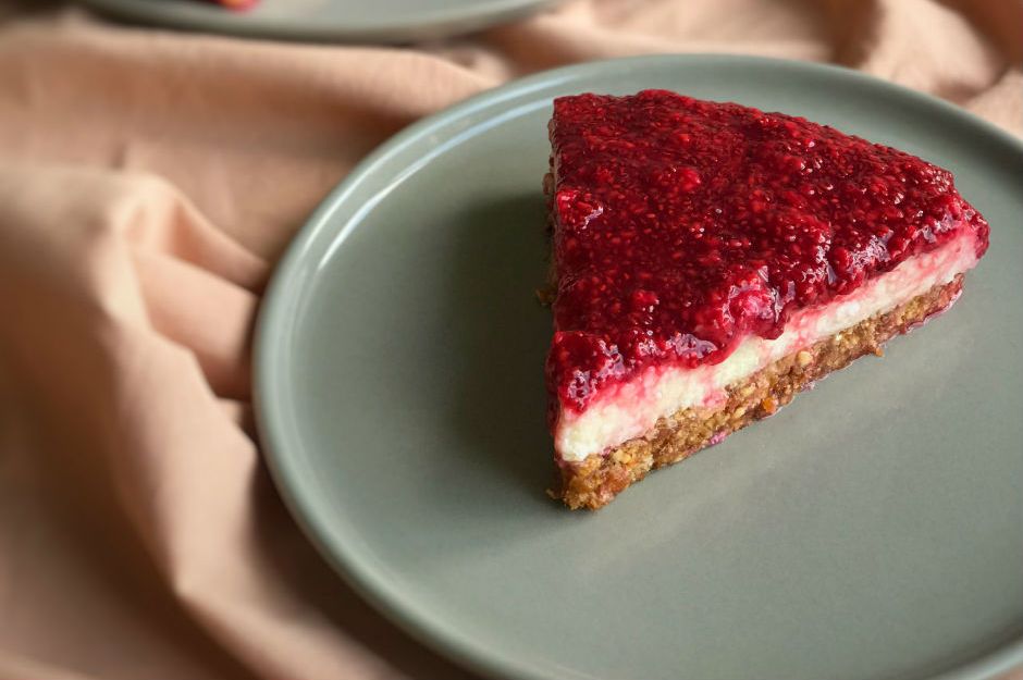 https://yemek.com/tarif/frambuazli-fit-cheesecake/ | Frambuazlı Fit Cheesecake Tarifi