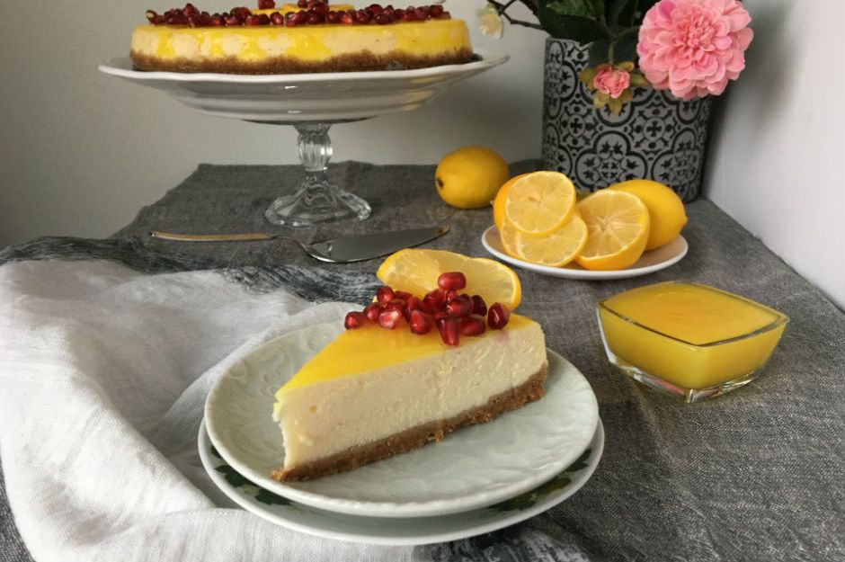 https://yemek.com/tarif/soslu-limonlu-cheesecake/ | Soslu Limonlu Cheesecake Tarifi