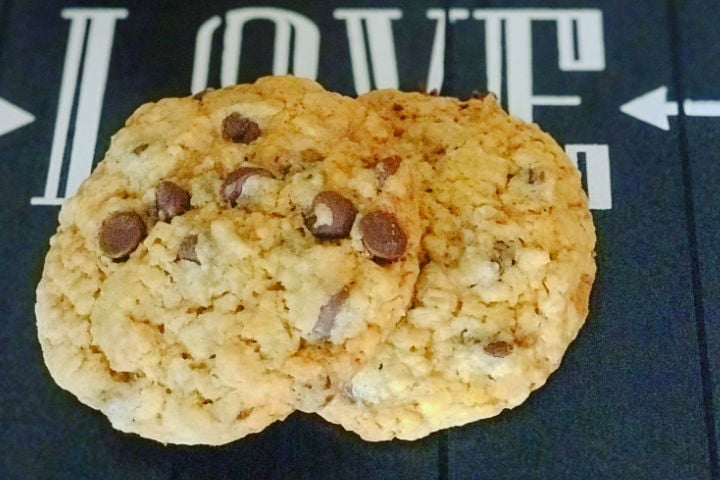 https://yemek.com/tarif/cikolatali-yulafli-kurabiye/ | Çikolatalı Yulaflı Kurabiye Tarifi