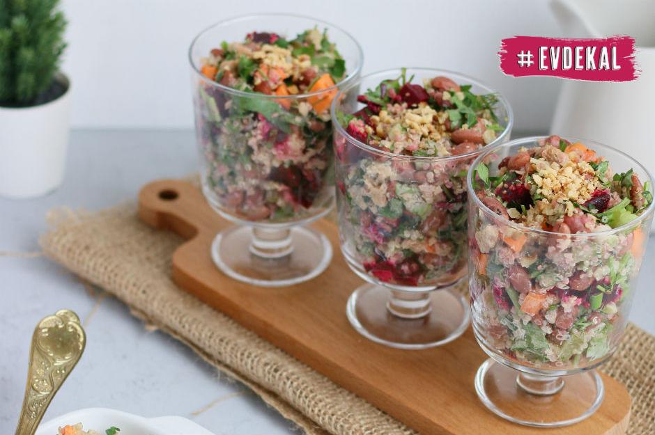 https://yemek.com/tarif/kirmizi-fasulyeli-ton-balikli-salata/ | Kırmızı Fasulyeli Ton Balıklı Salata Tarifi