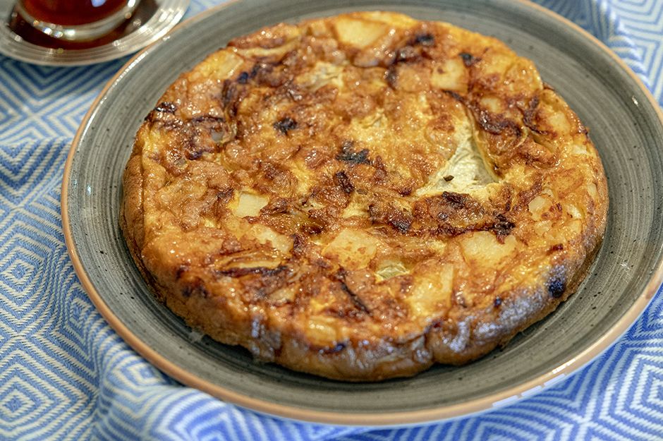 https://yemek.com/tarif/patatesli-omlet/ | Patatesli Omlet Tarifi