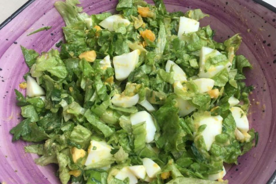 Yumurtalı Marul Salatası Tarifi, Nasıl Yapılır? - Yemek.com