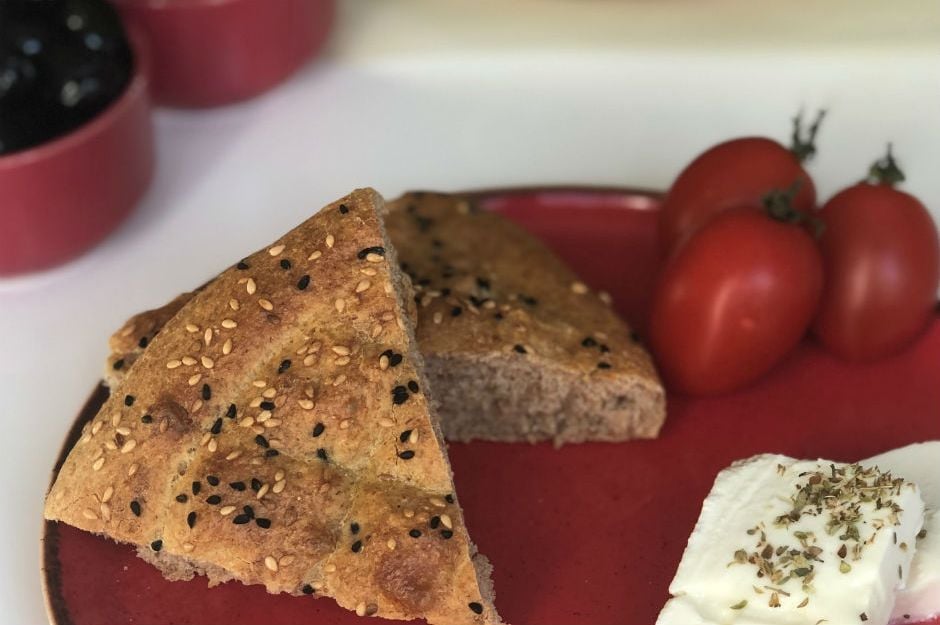 tam-bugday-unlu-ramazan-pidesi-kirmizi