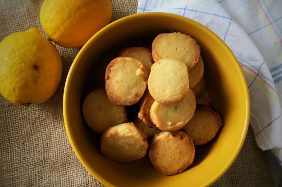 4 Malzemeli Limonlu Kurabiye Tarifi