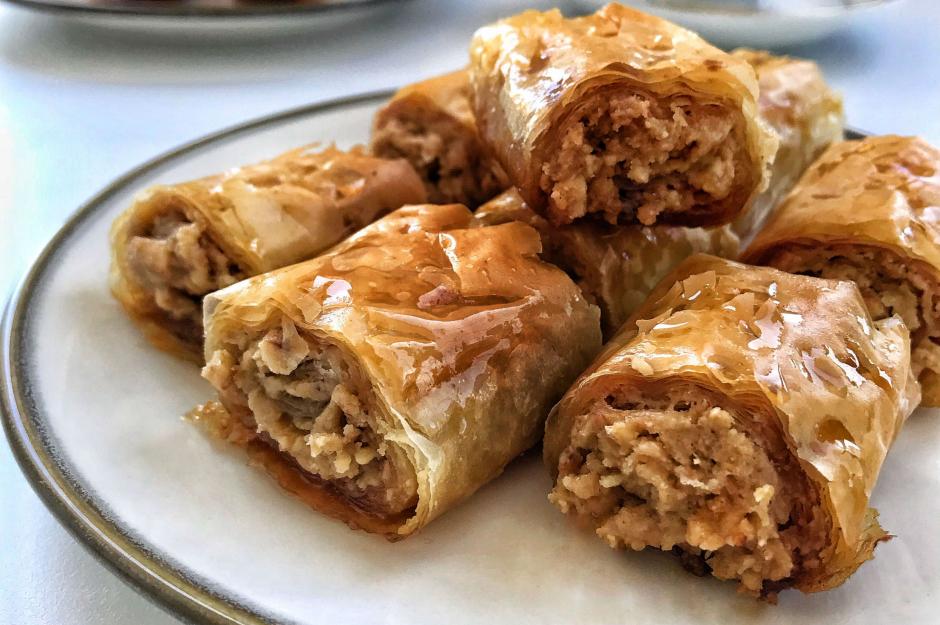 https://yemek.com/tarif/findik-ezmeli-baklava/ | Fındık Ezmeli Baklava Tarifi