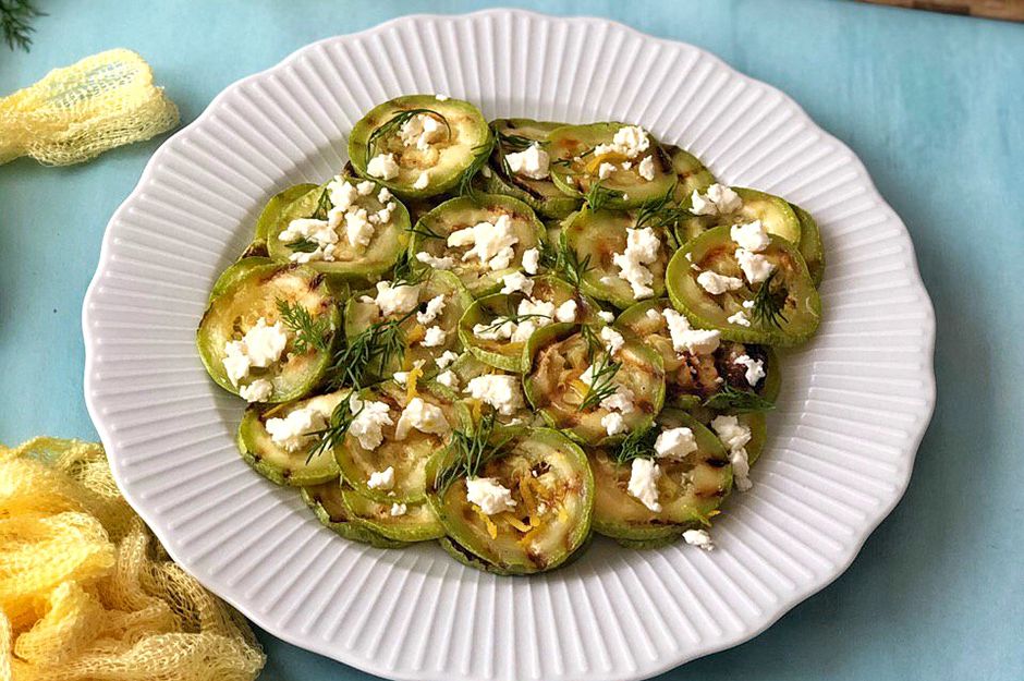 https://yemek.com/tarif/izgara-kabak-salatasi/ | Izgara Kabak Salatası Tarifi