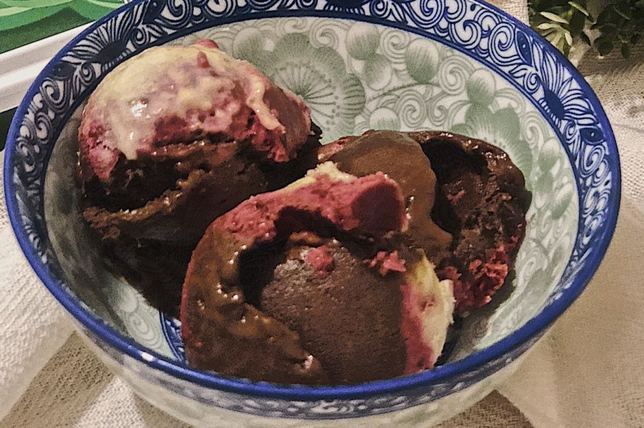 https://yemek.com/tarif/uc-renkli-diyet-dondurma/ | Üç Renkli Diyet Dondurma Tarifi