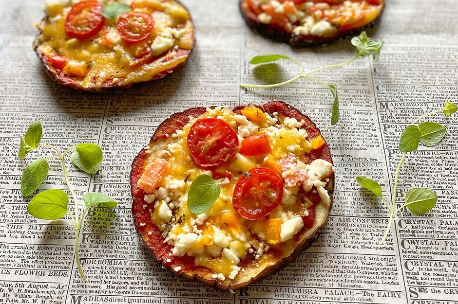 https://yemek.com/tarif/patlican-pizza-2/ | Patlıcan Pizza Tarifi