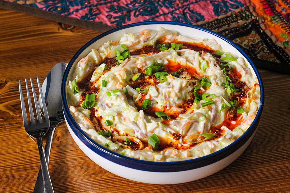 https://yemek.com/tarif/yogurtlu-eriste-salatasi/ | Yoğurtlu Erişte Salatası Tarifi