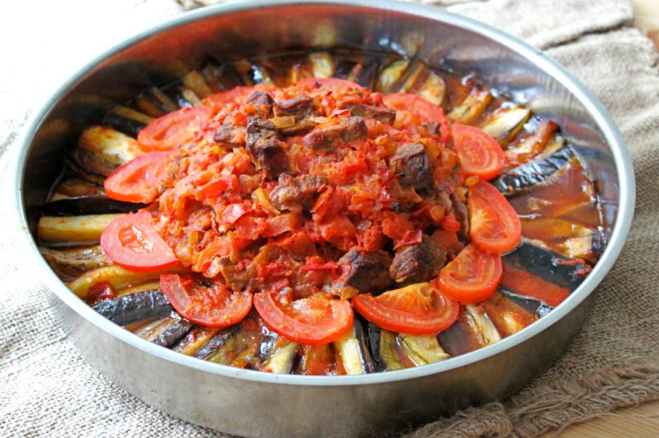 https://yemek.com/tarif/patlicanli-parmak-kebabi/ | Patlıcanlı Parmak Kebabı Tarifi