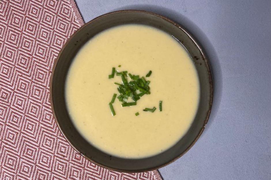 https://yemek.com/tarif/cheddar-peynirli-karnabahar-corbasi/ | Cheddar Peynirli Karnabahar Çorbası Tarifi