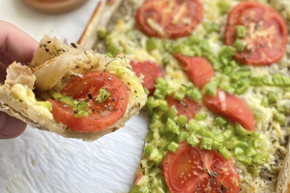 https://yemek.com/tarif/pratik-kahvalti-pizzasi/ | Pratik Kahvaltı Pizzası Tarifi