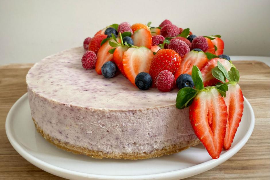 https://yemek.com/tarif/yaban-mersinli-cheesecake-3/ | Yaban Mersinli Cheesecake Tarifi