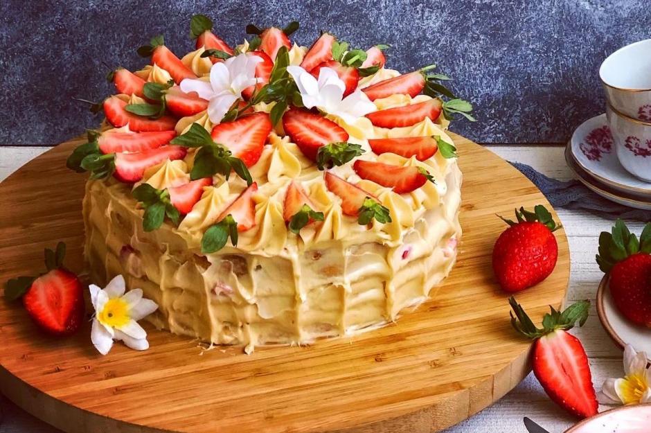 https://yemek.com/tarif/cilekli-pasta-3/ | Çilekli Pasta Tarifi