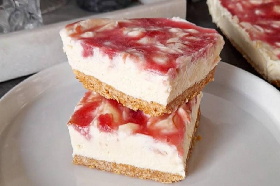 Beyaz Cikolatali Raventli Cheesecake Tarifi Nasil Yapilir Yemek Com