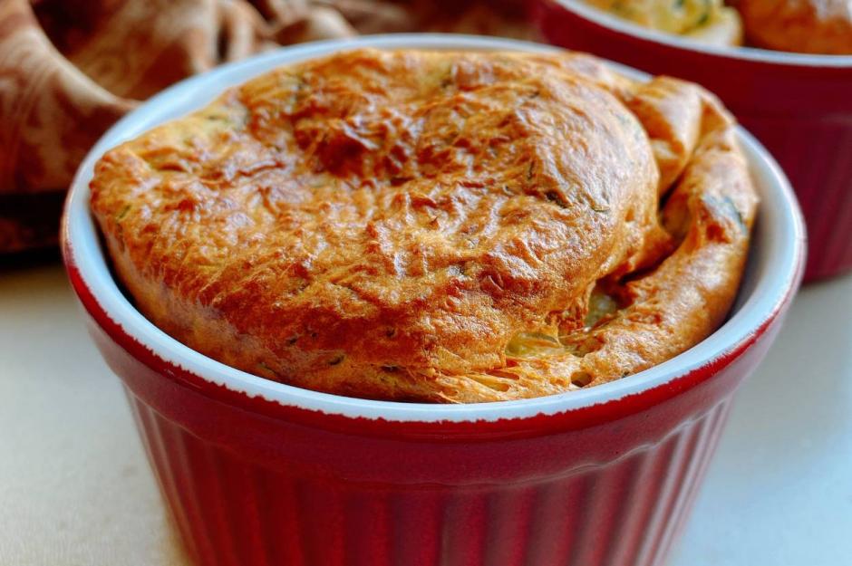 https://yemek.com/tarif/ispanakli-peynirli-sufle/ | Ispanaklı Peynirli Sufle Tarifi