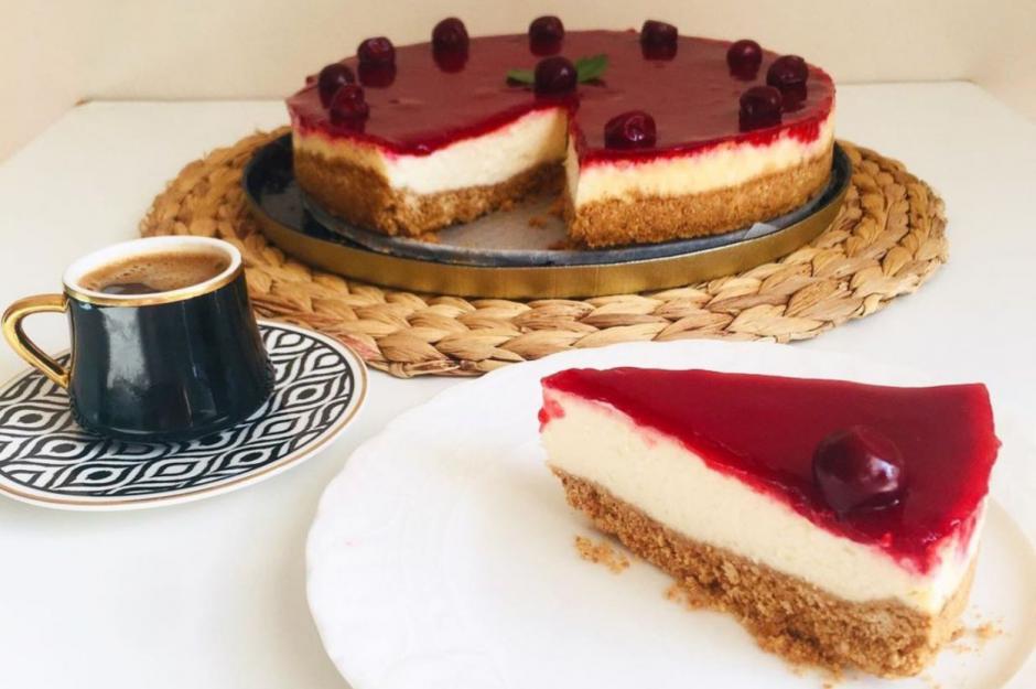 https://yemek.com/tarif/visneli-cheesecake-9/ | Vişneli Cheesecake Tarifi