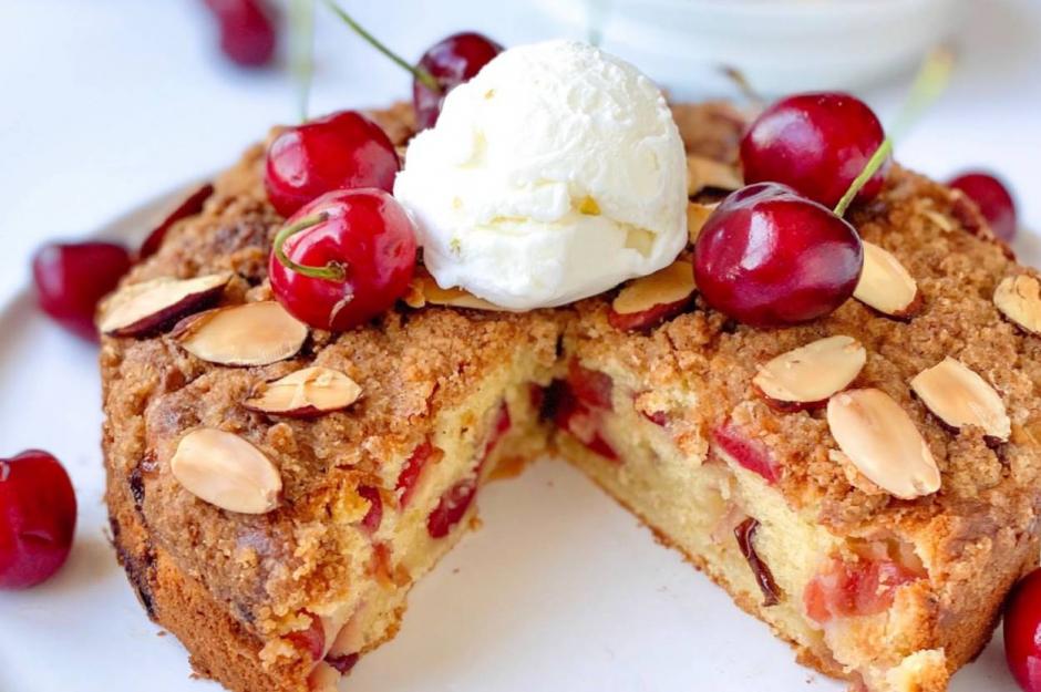 https://yemek.com/tarif/kirazli-crumble-kek/ | Kirazlı Crumble Kek Tarifi