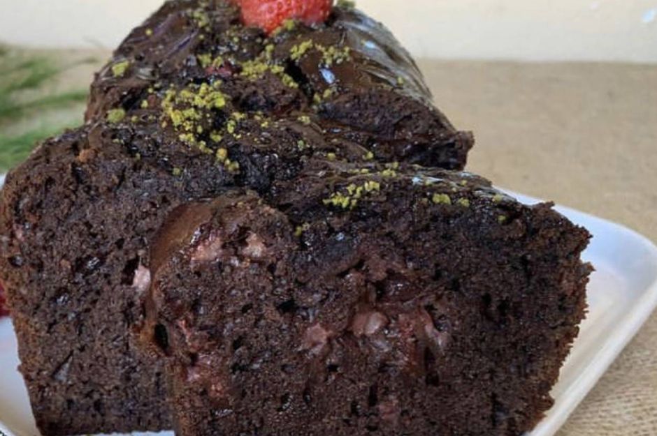 Çilek Parçacıklı Çikolata Kek Tarifi, Nasıl Yapılır?