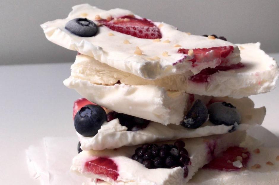 https://yemek.com/tarif/meyveli-yogurt-bar-2 | Meyveli Yoğurt Bar Tarifi