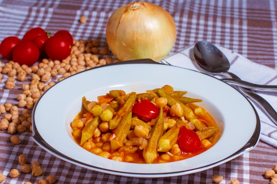 https://yemek.com/tarif/nohutlu-bamya-yemegi/ | Nohutlu Bamya Yemeği Tarifi