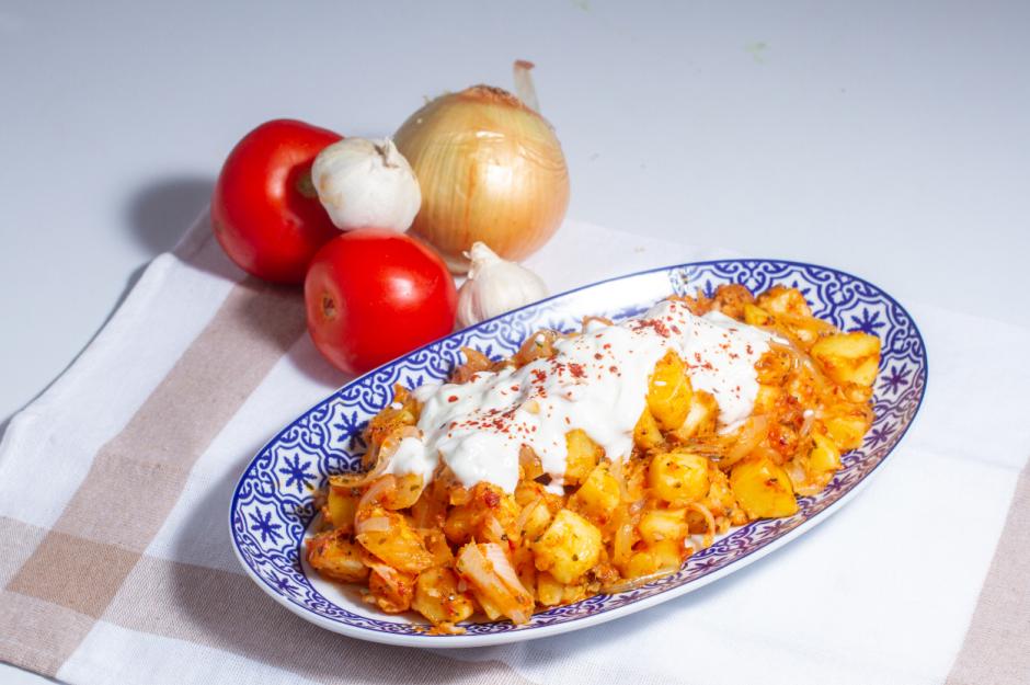 https://yemek.com/tarif/haslamadan-patates-kavurma/ | Haşlamadan Patates Kavurma Tarifi
