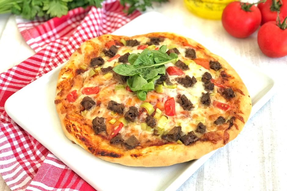 Şahane Hamuruyla: Kavurmalı Pizza