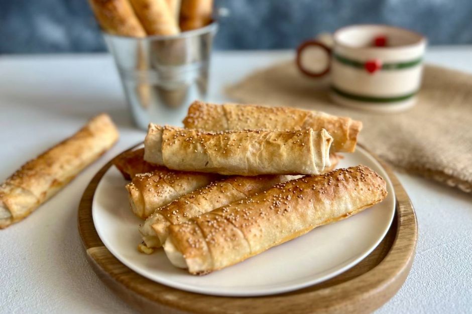 Hazır Kesilmiş Yufkalarla: Üçgen Yufkadan Börek