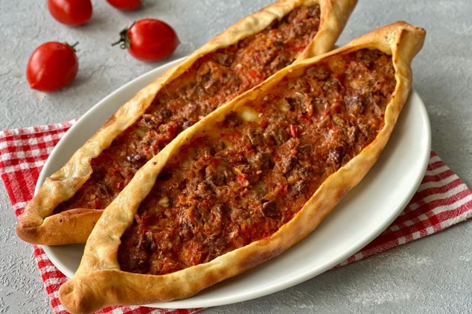 Yeliz'in Tarifi: Etli Pide
