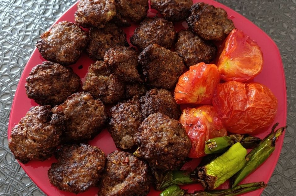 Eliz'in Tarifi: Kaşarlı Köfte