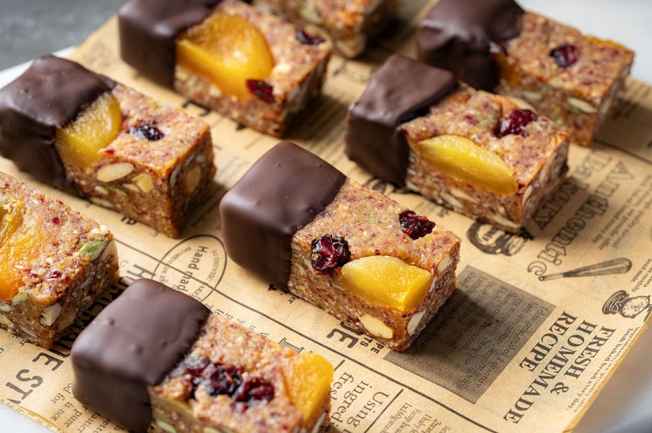 Açlığı Bastırır: Ev Yapımı Granola Bar