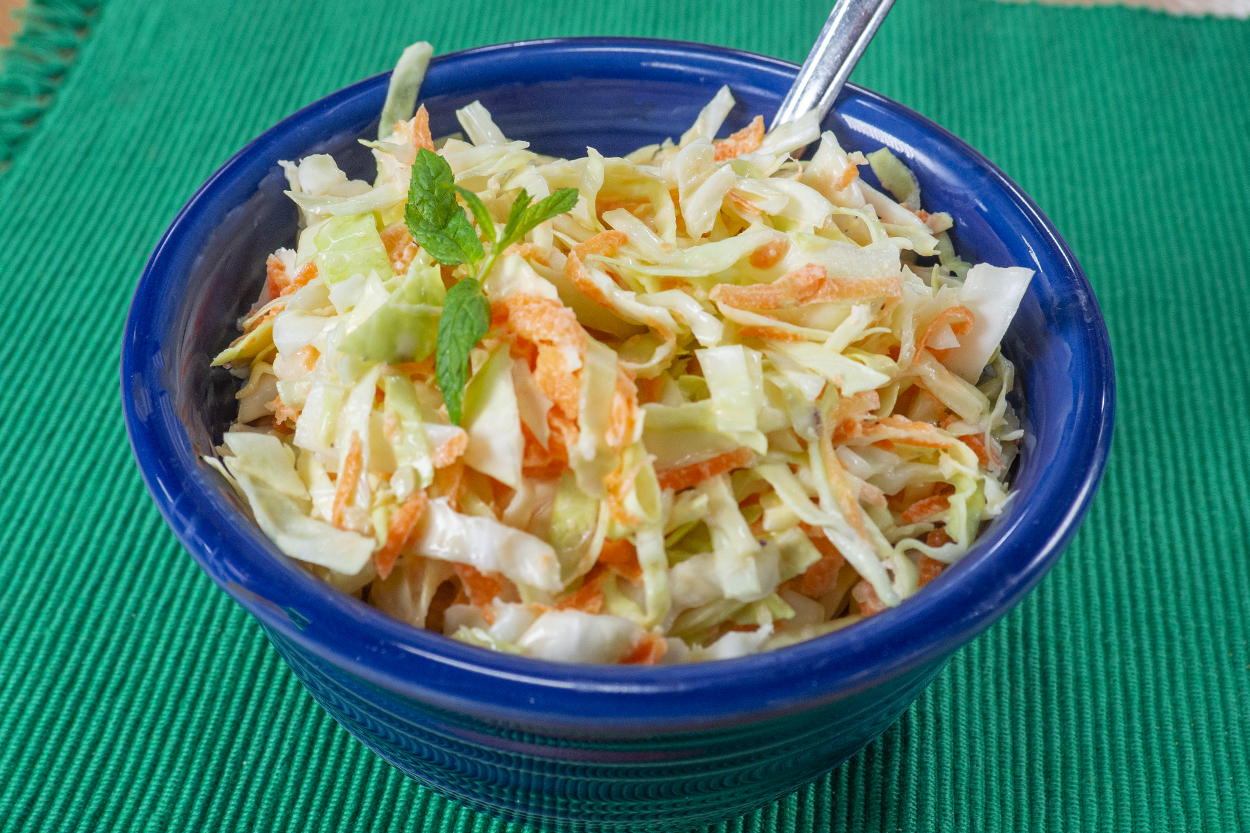 https://yemek.com/tarif/coleslaw/ | Coleslaw (Lahana Salatası) Tarifi