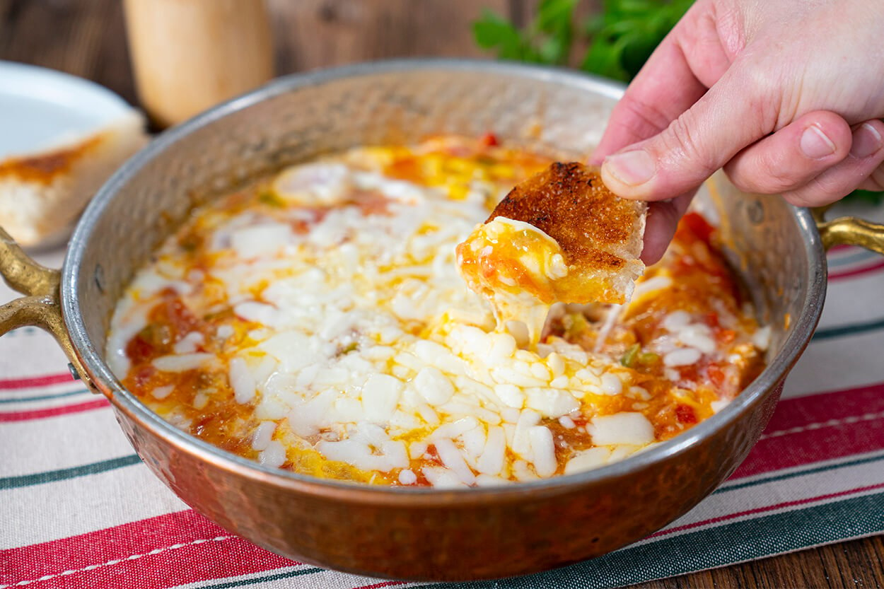 Kaşarlı Menemen Tarifi