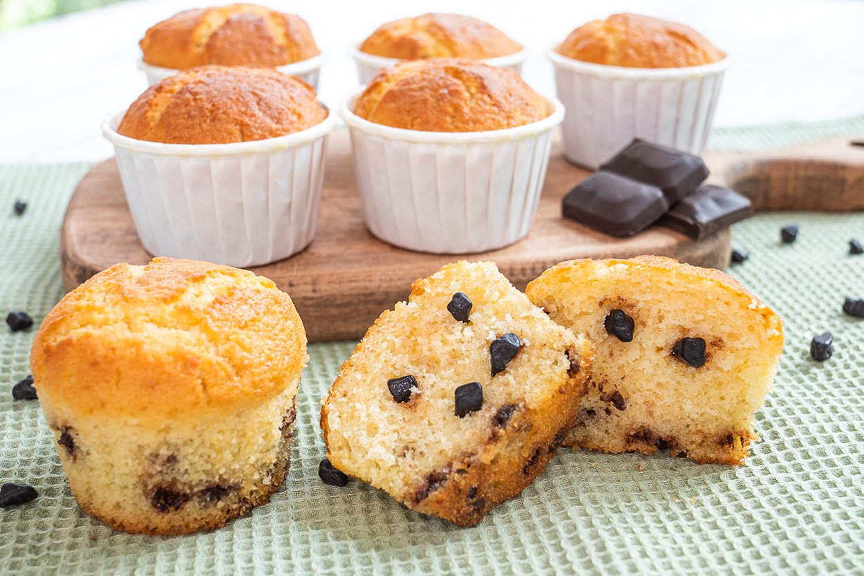 https://yemek.com/tarif/damla-cikolatali-muffin/ | Damla Çikolatalı Muffin Tarifi