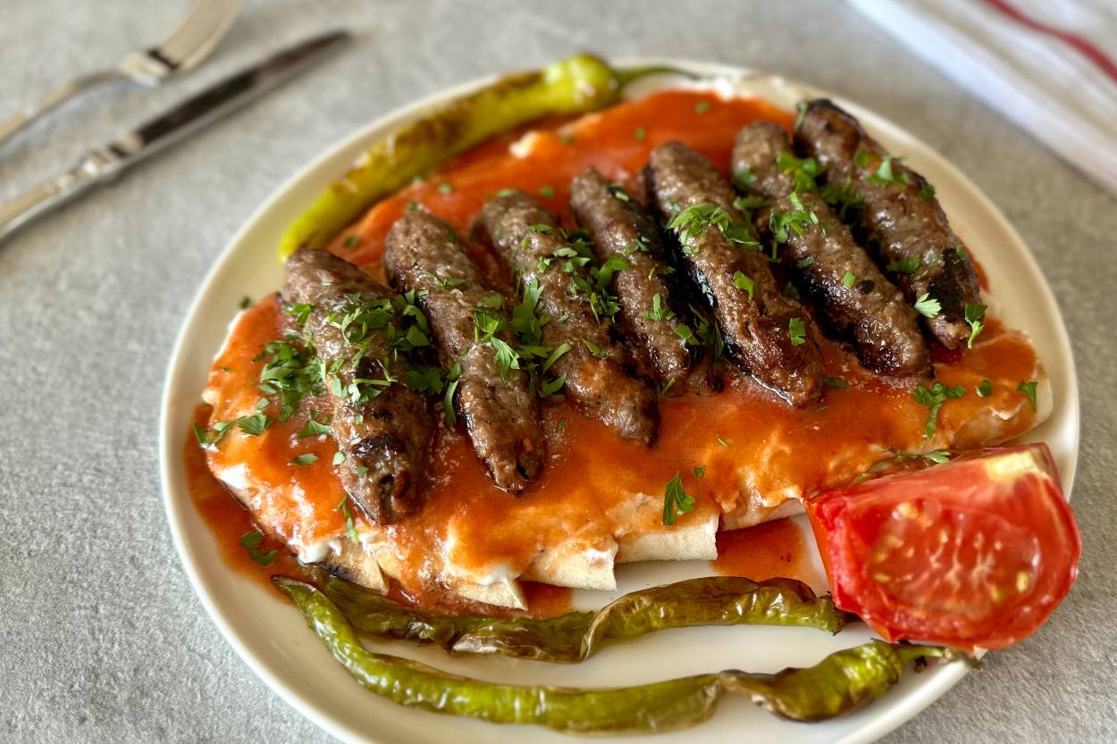 https://yemek.com/tarif/manisa-kebabi/ | Manisa Kebabı Tarifi