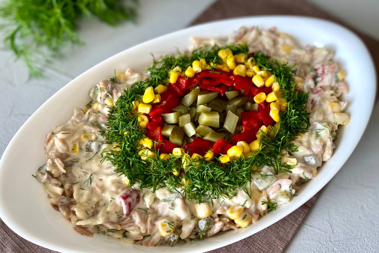 https://yemek.com/tarif/yogurtlu-arpa-sehriye-salatasi/ | Yoğurtlu Arpa Şehriye Salatası Tarifi