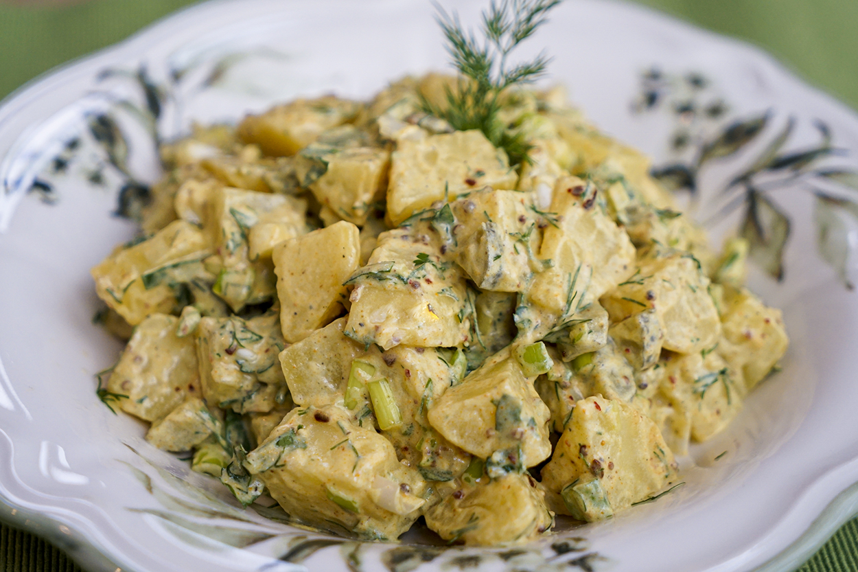 https://yemek.com/tarif/hardalli-patates-salatasi/ | Hardallı Patates Salatası Tarifi