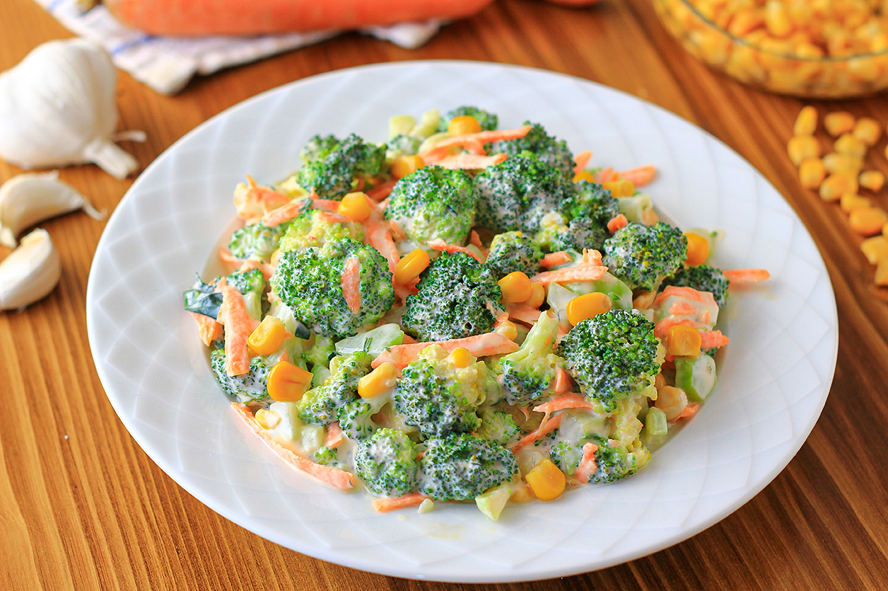 https://yemek.com/tarif/havuclu-brokoli-salatasi/ | Havuçlu Brokoli Salatası Tarifi