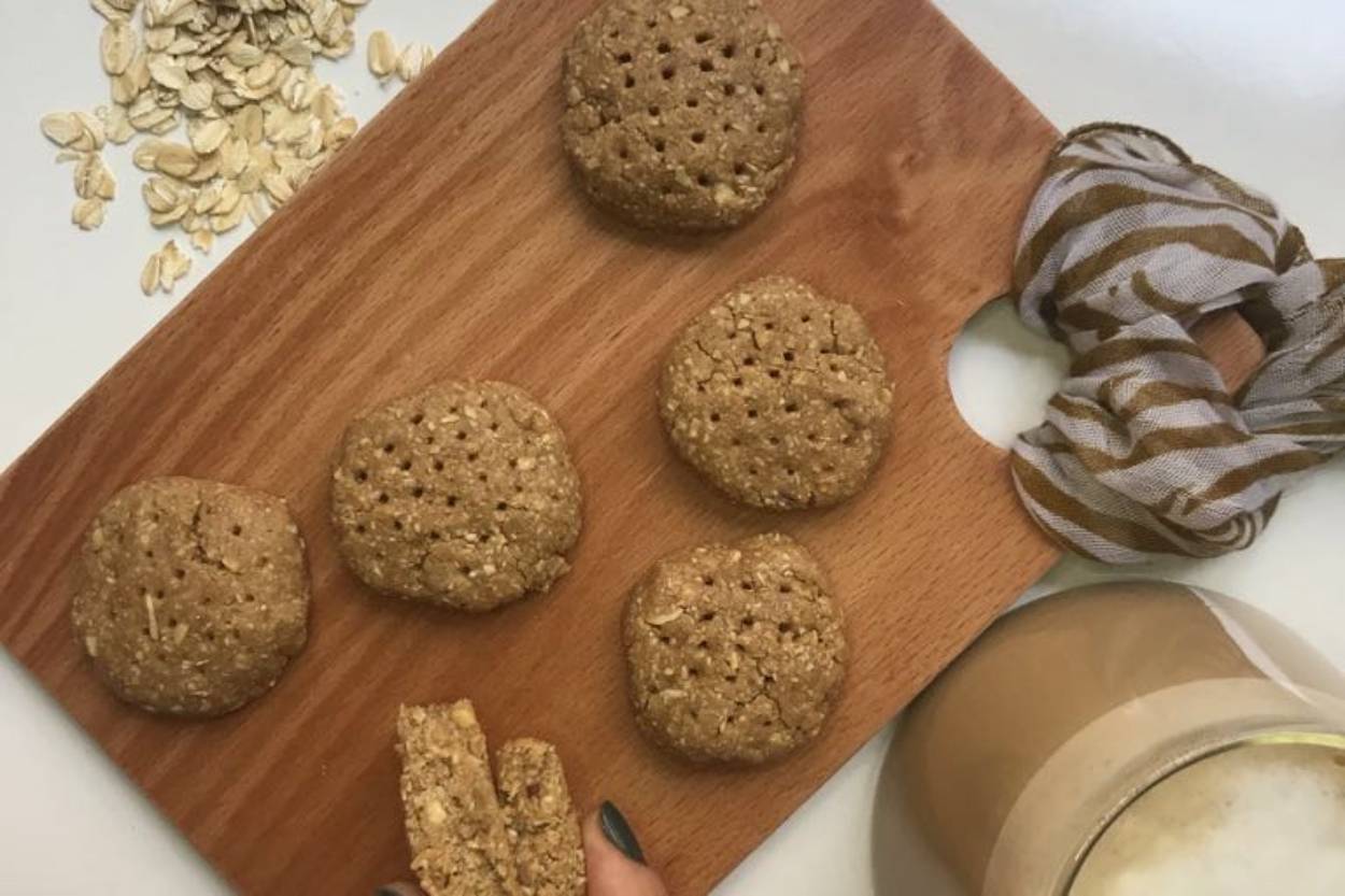 https://yemek.com/tarif/pismeyen-3-malzemeli-kurabiye/ | Pişmeyen 3 Malzemeli Kurabiye Tarifi