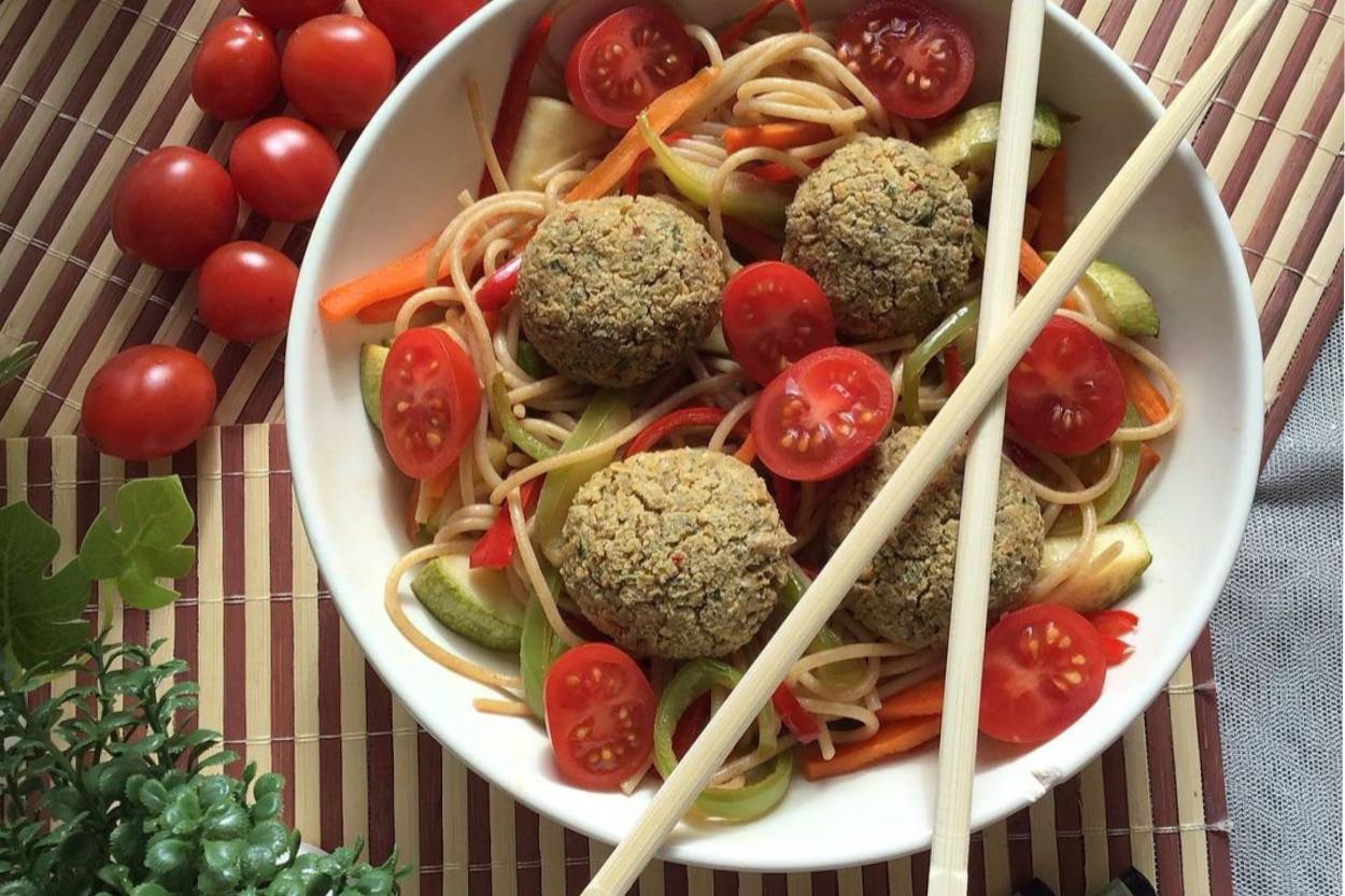 sebzeli-falafelli-spagetti